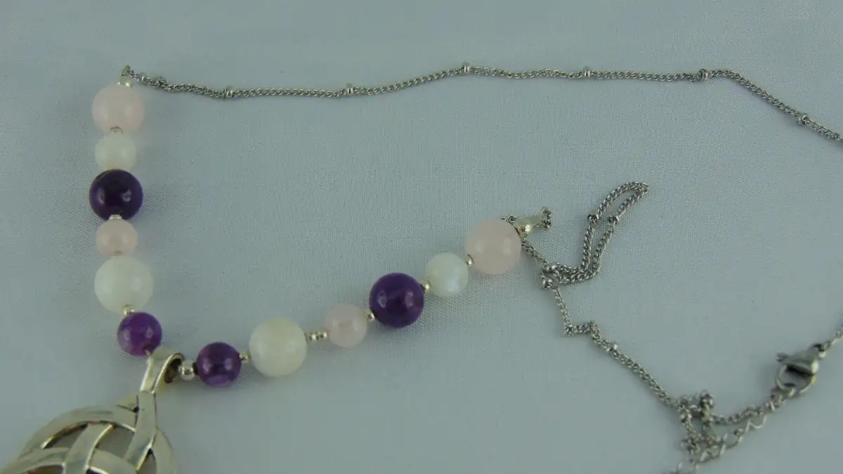 Collection de Colliers Triquetra