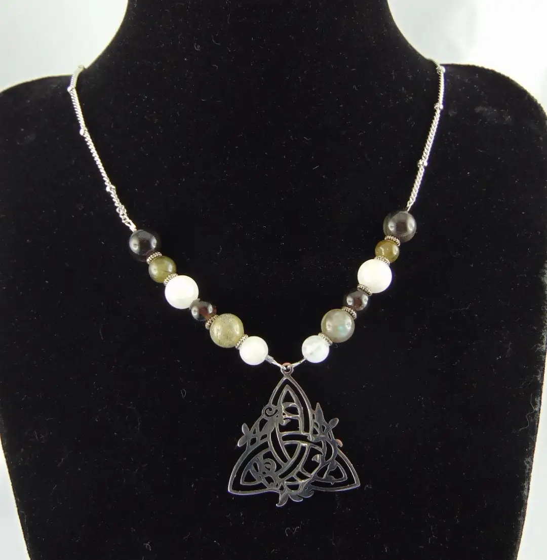Collection de Colliers Triquetra en acier inoxydable
