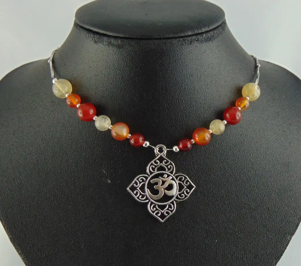 Collection de Colliers Aum